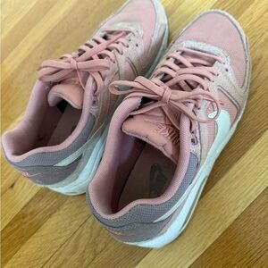 Nike Women's AirMax Command Stardust Pink Size 8
